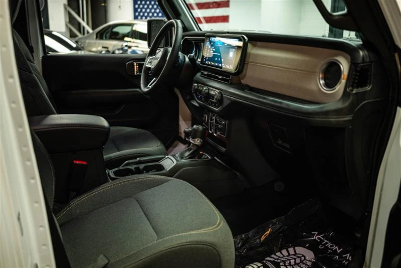 2025 Jeep JL Wrangler - Image 12 of 20