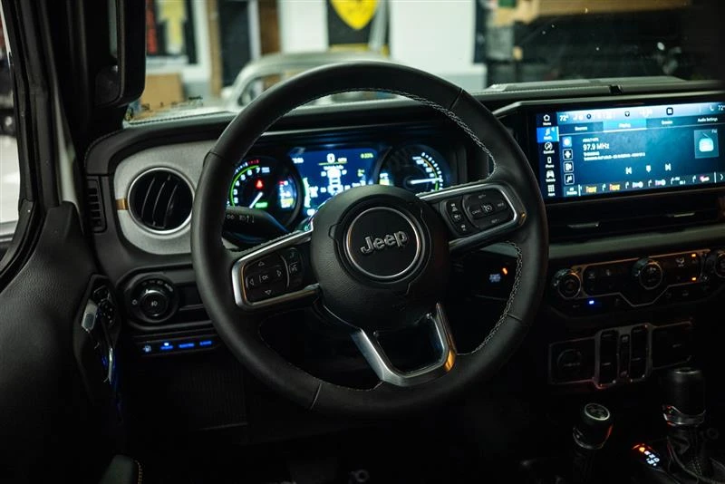 2025 Jeep JL Wrangler - Image 14 of 20