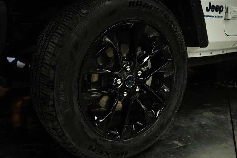 2025 Jeep JL Wrangler - Image 2 of 20