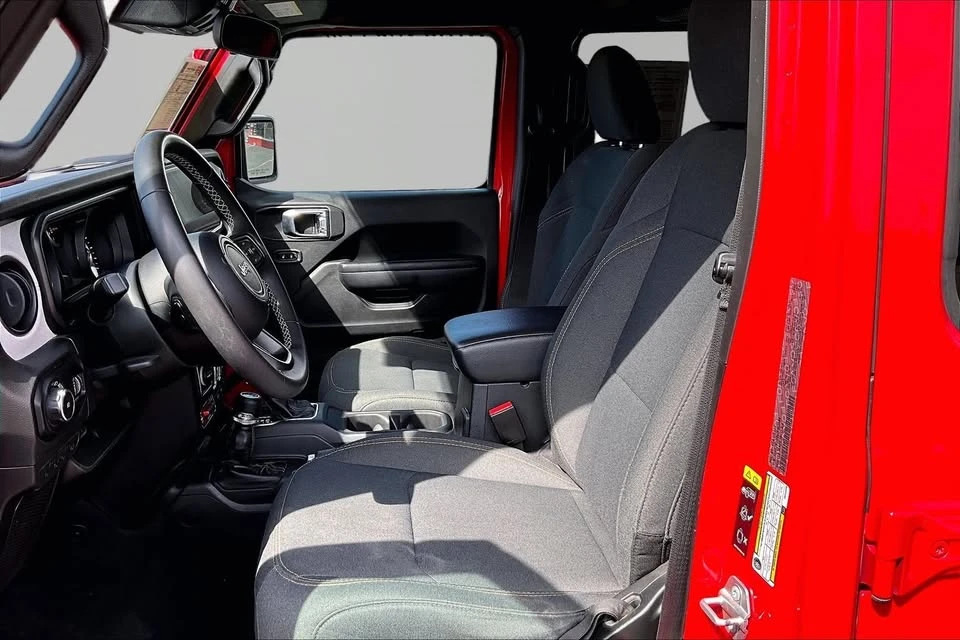 2025 Jeep JL Wrangler - Image 15 of 20