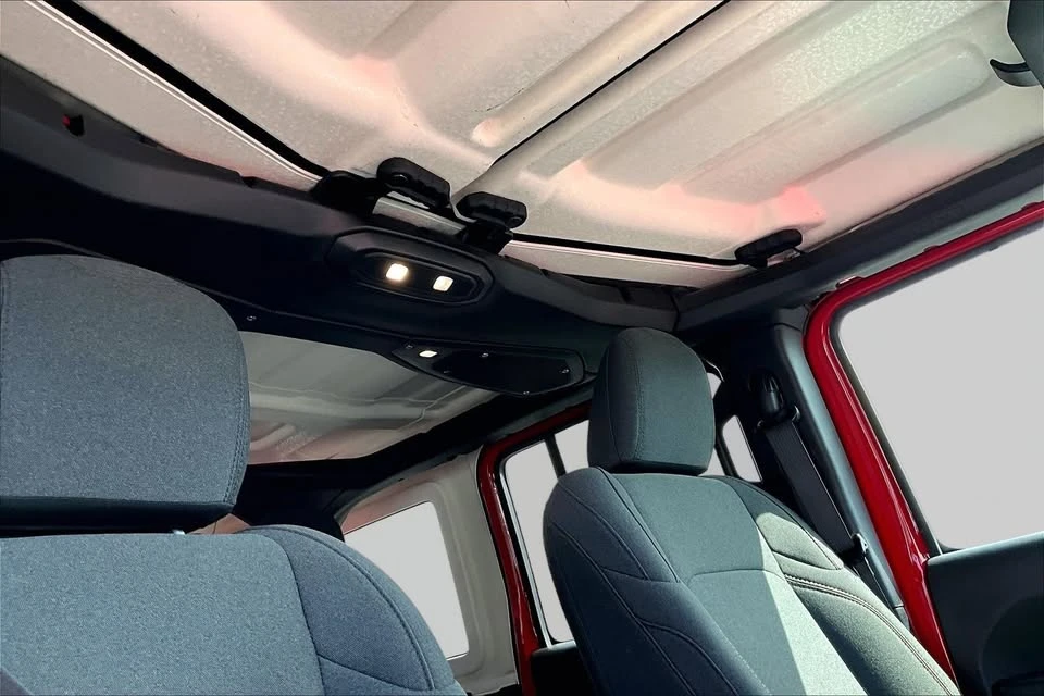 2025 Jeep JL Wrangler - Image 14 of 20