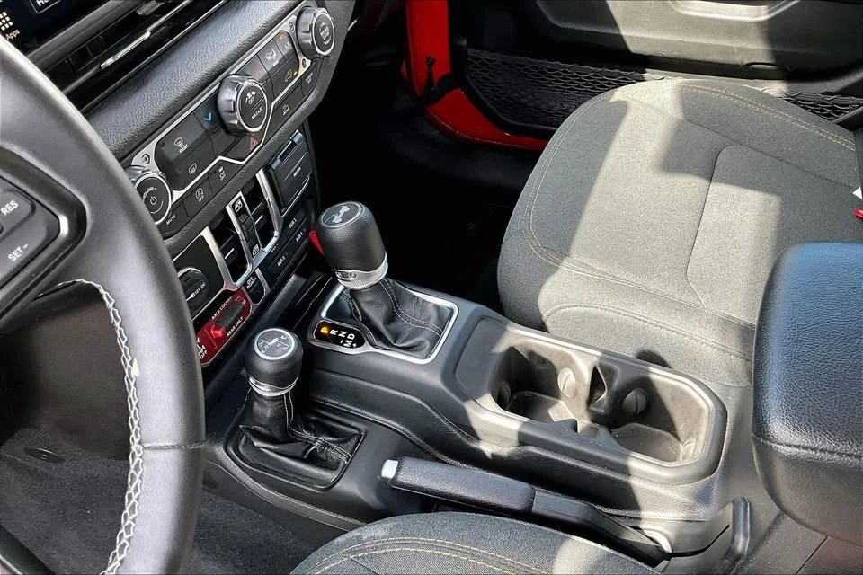 2025 Jeep JL Wrangler - Image 11 of 20