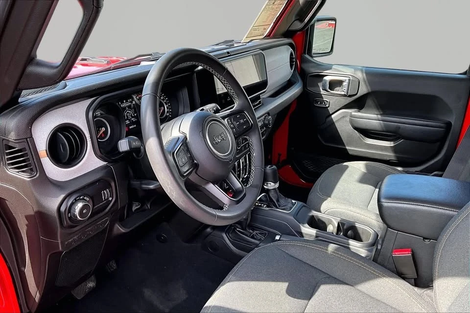 2025 Jeep JL Wrangler - Image 10 of 20