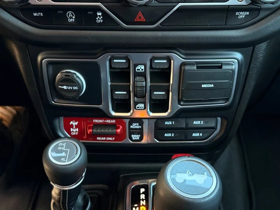 2025 Jeep JL Wrangler - Image 9 of 15