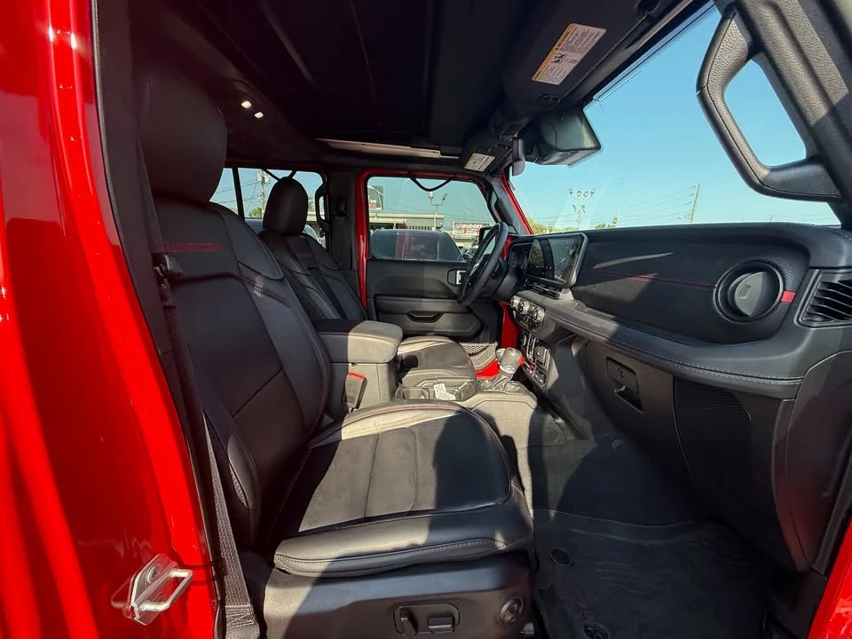 2025 Jeep JL Wrangler - Image 15 of 20