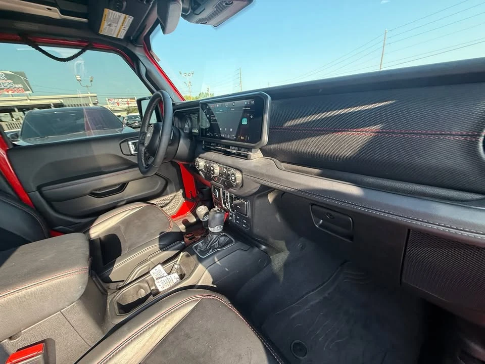 2025 Jeep JL Wrangler - Image 17 of 20