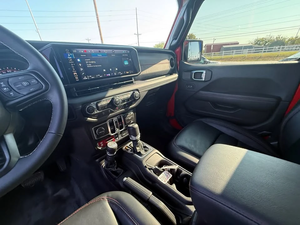 2025 Jeep JL Wrangler - Image 13 of 20