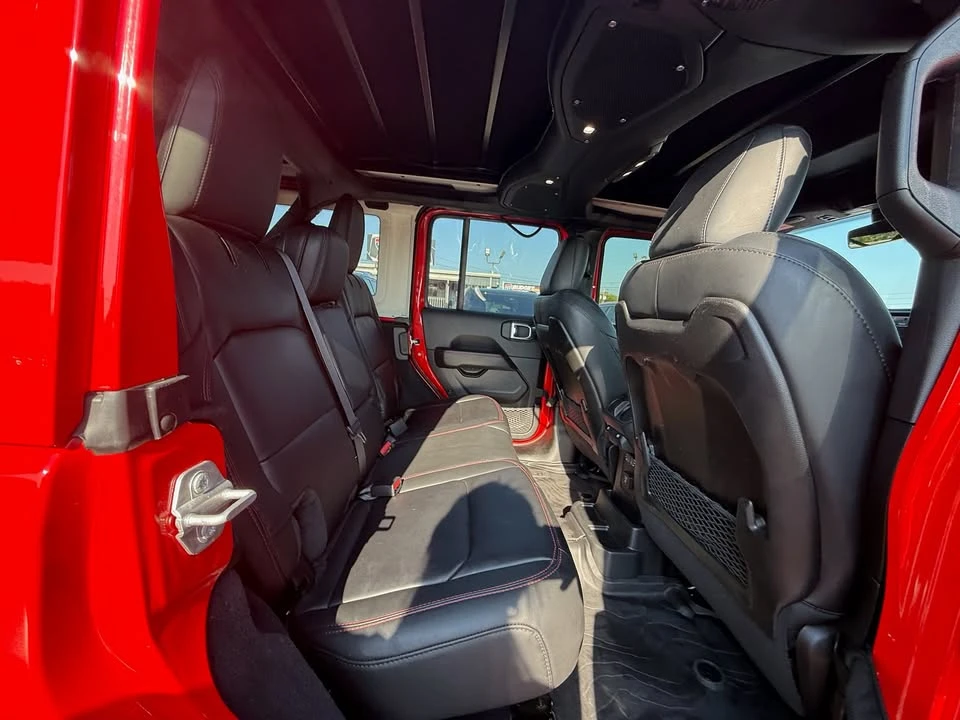 2025 Jeep JL Wrangler - Image 19 of 20