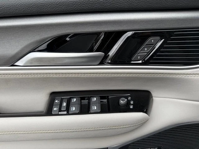 2025 Jeep WS Wagoneer - Image 13 of 21