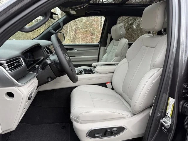2025 Jeep WS Wagoneer - Image 12 of 21