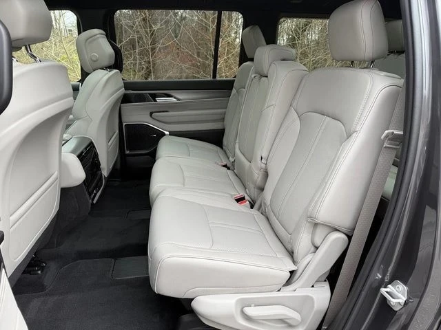 2025 Jeep WS Wagoneer - Image 16 of 21