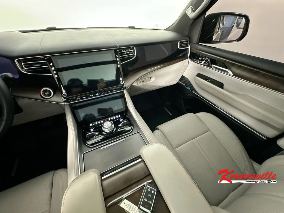 2025 Jeep WS Wagoneer - Image 11 of 24