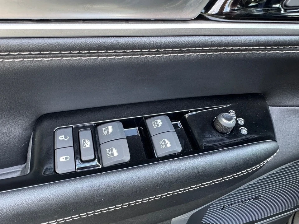 2025 Jeep WS Wagoneer - Image 13 of 21