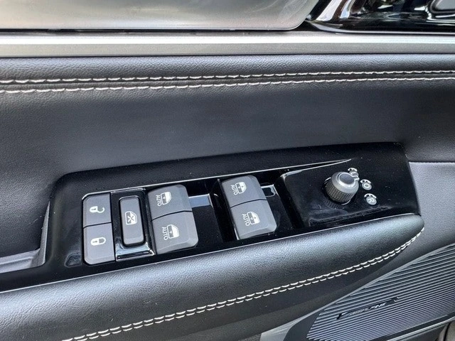2025 Jeep WS Wagoneer - Image 13 of 21