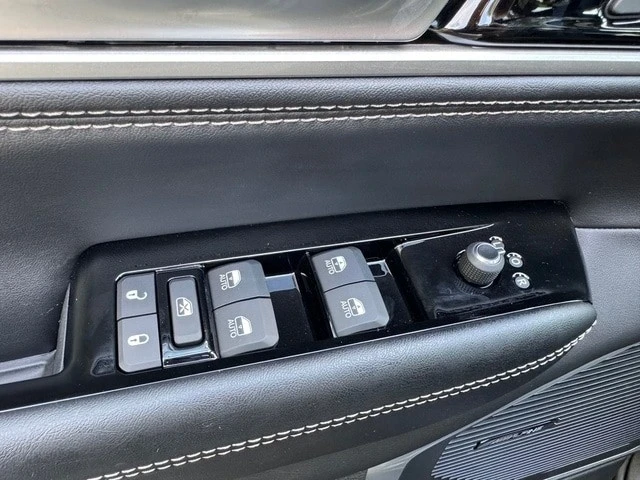 2025 Jeep WS Wagoneer - Image 13 of 21