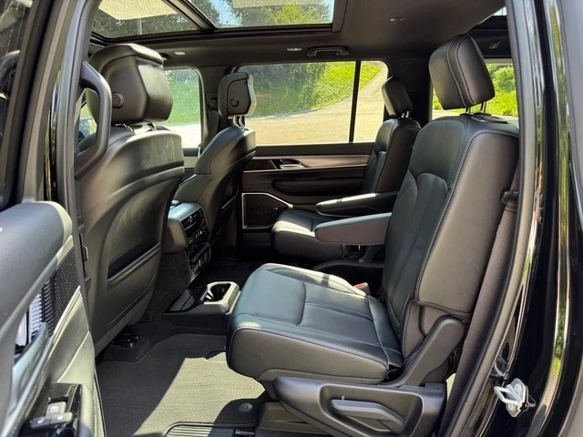 2025 Jeep WS Wagoneer - Image 15 of 21