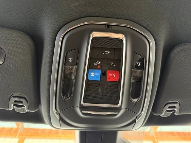 2025 Jeep WS Wagoneer - Image 18 of 31