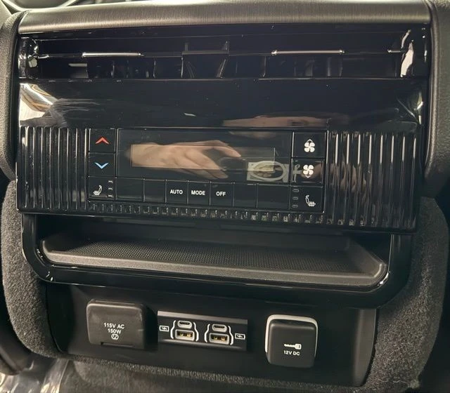 2025 Jeep WS Wagoneer - Image 24 of 31