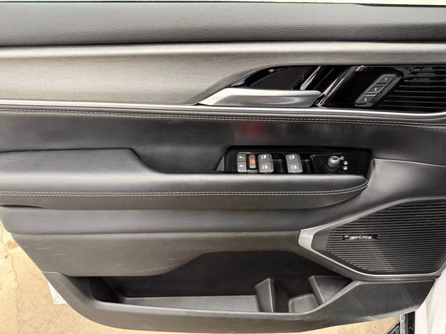 2025 Jeep WS Wagoneer - Image 15 of 31