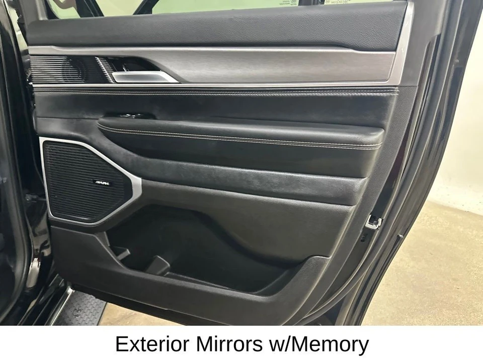 2025 Jeep WS Wagoneer - Image 26 of 31