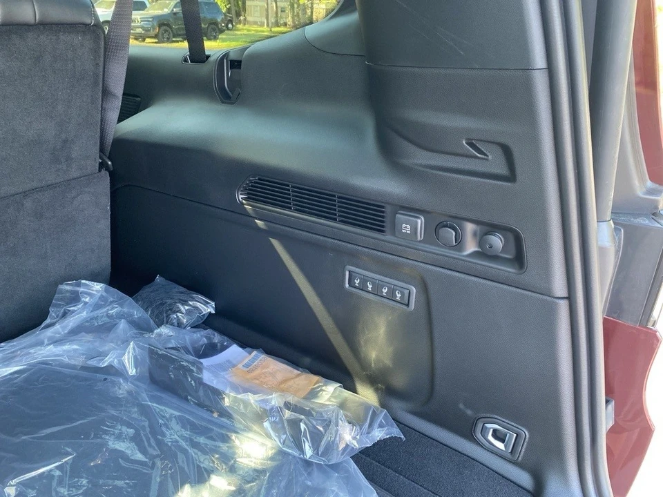2025 Jeep WS Wagoneer - Image 11 of 12