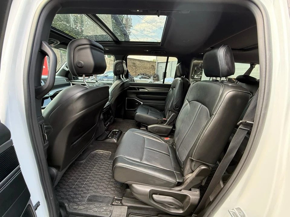 2025 Jeep WS Wagoneer - Image 15 of 31