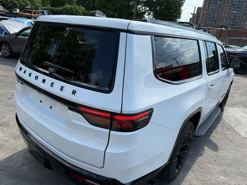 2025 Jeep WS Wagoneer - Image 12 of 31