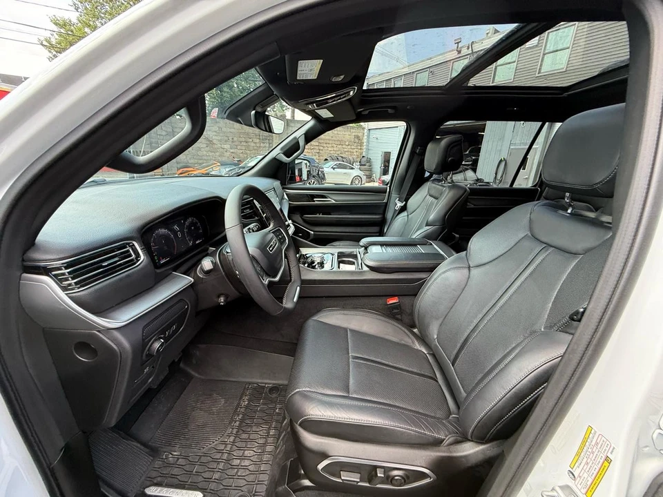 2025 Jeep WS Wagoneer - Image 25 of 31