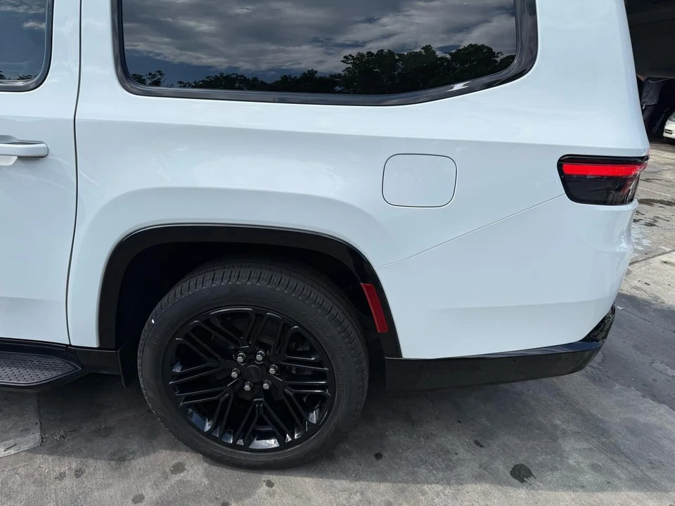 2025 Jeep WS Wagoneer - Image 13 of 31