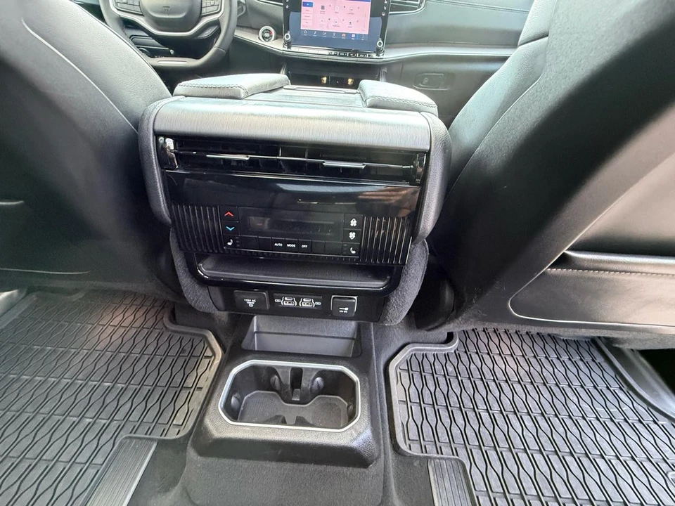 2025 Jeep WS Wagoneer - Image 22 of 31