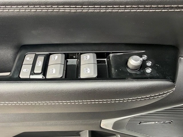 2025 Jeep WS Wagoneer - Image 14 of 21