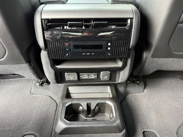 2025 Jeep WS Wagoneer - Image 19 of 21