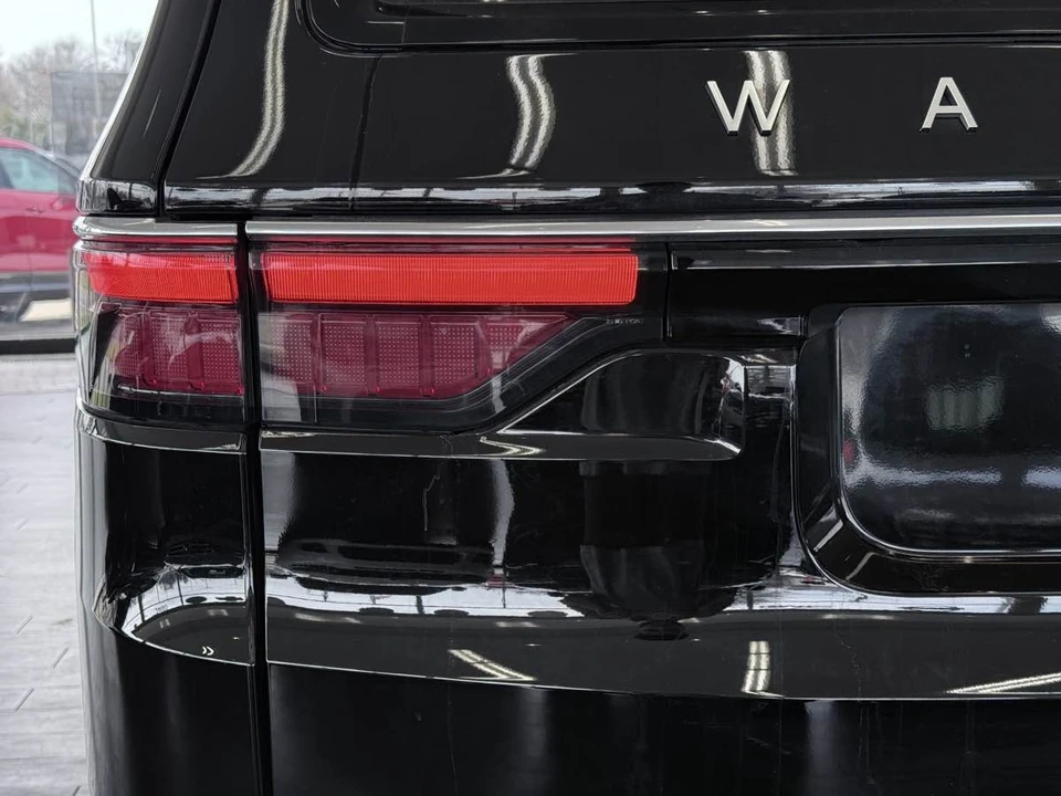 2025 Jeep WS Wagoneer - Image 17 of 21