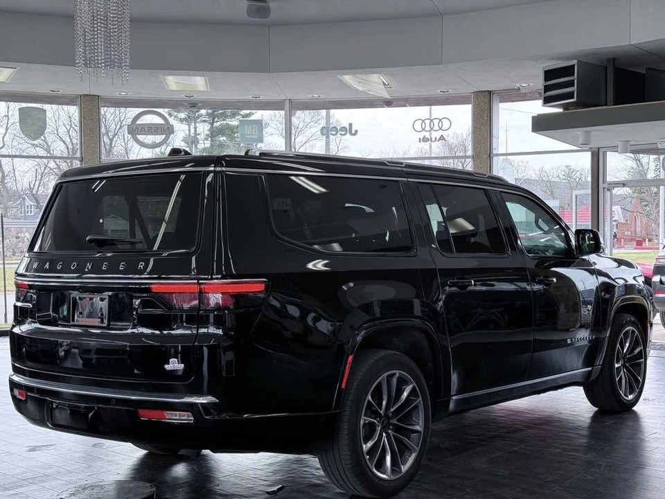 2025 Jeep WS Wagoneer - Image 10 of 21