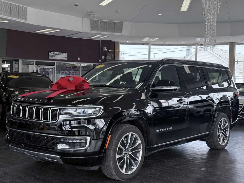 2025 Jeep WS Wagoneer - Image 2 of 31