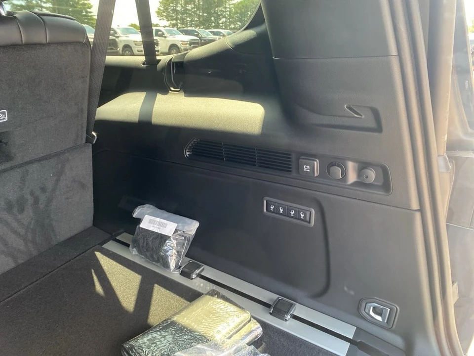 2025 Jeep WS Wagoneer - Image 12 of 12