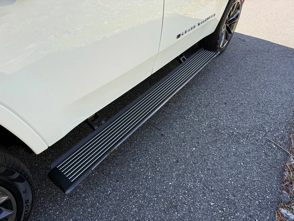 2025 Jeep WS Wagoneer - Image 8 of 21