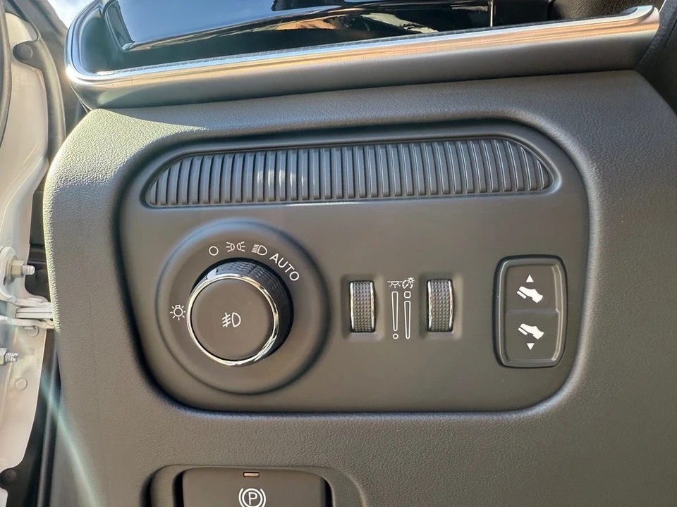 2025 Jeep WS Wagoneer - Image 18 of 21