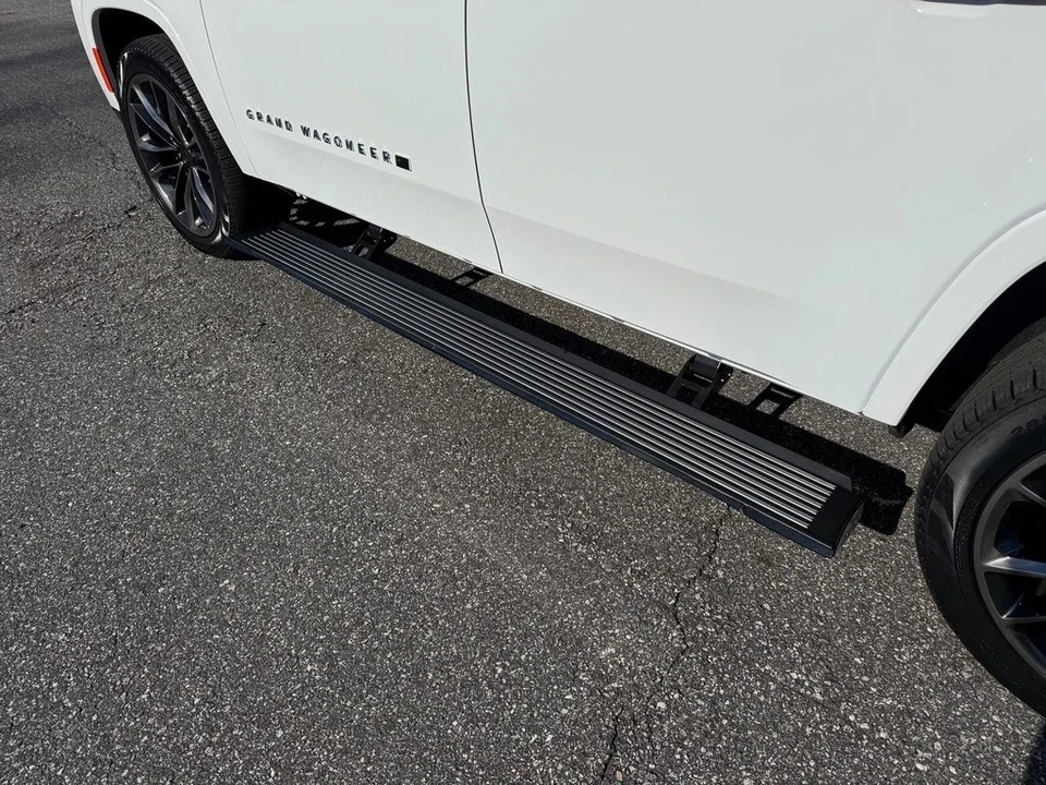2025 Jeep WS Wagoneer - Image 11 of 21