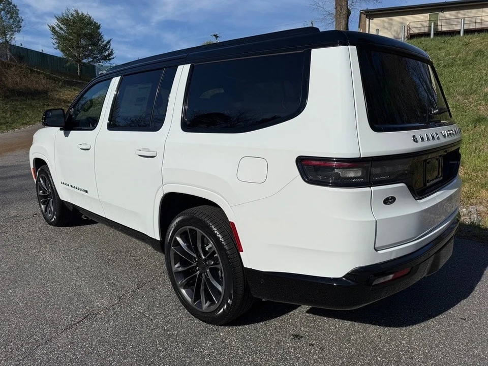 2025 Jeep WS Wagoneer - Image 10 of 21