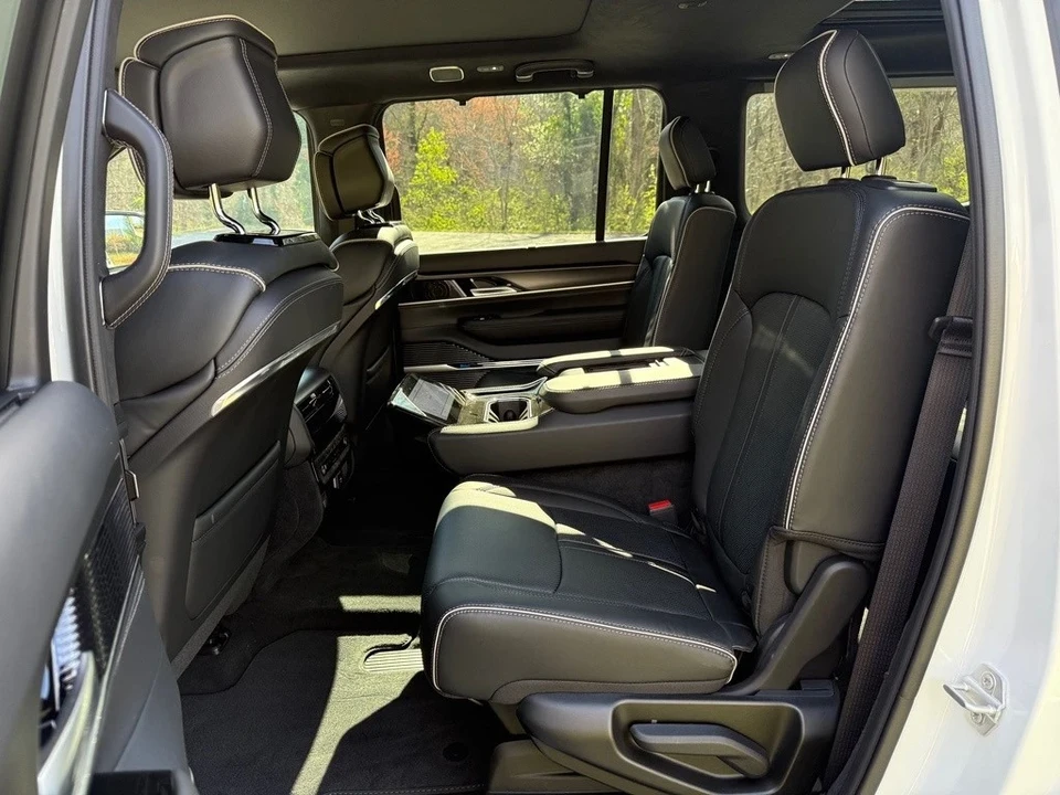 2025 Jeep WS Wagoneer - Image 19 of 21