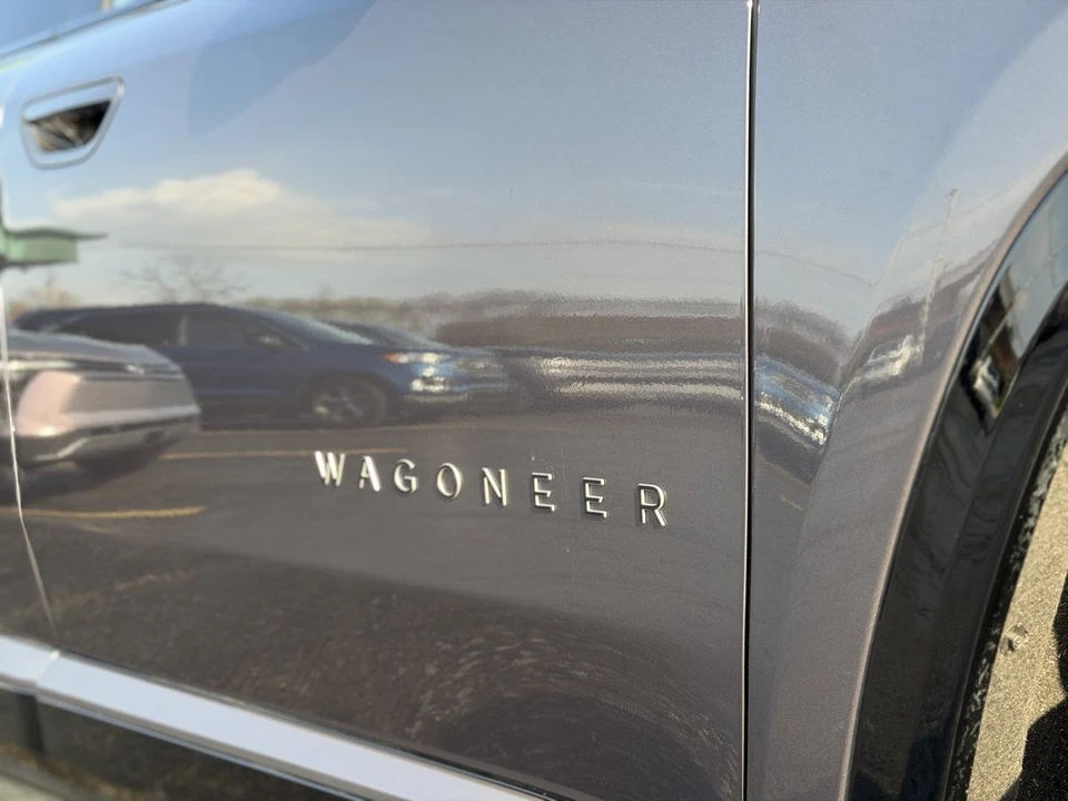2025 Jeep Wagoneer S - Image 10 of 31