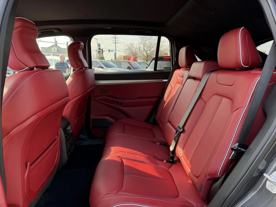 2025 Jeep Wagoneer S - Image 9 of 31
