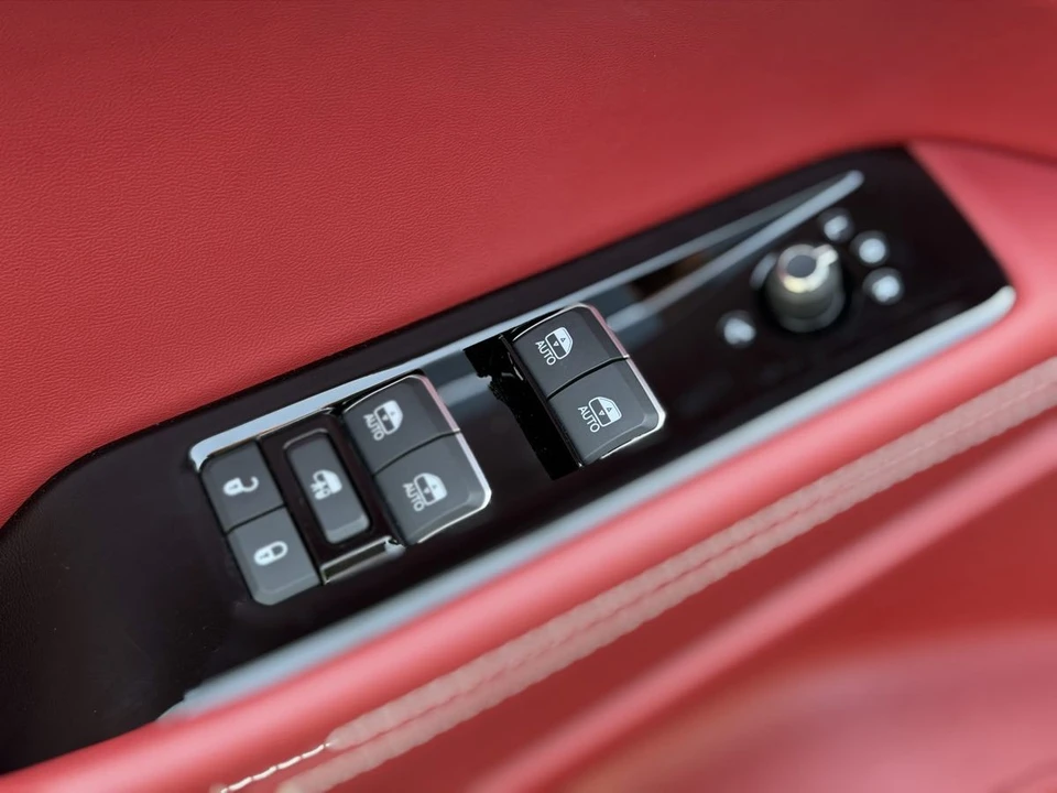 2025 Jeep Wagoneer S - Image 20 of 31