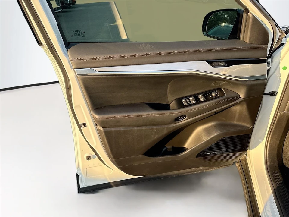 2025 Jeep Wagoneer S - Image 18 of 21