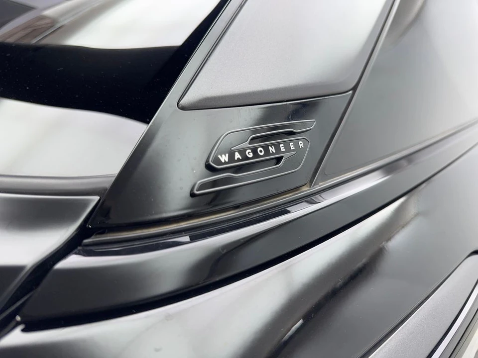 2025 Jeep Wagoneer S - Image 25 of 31
