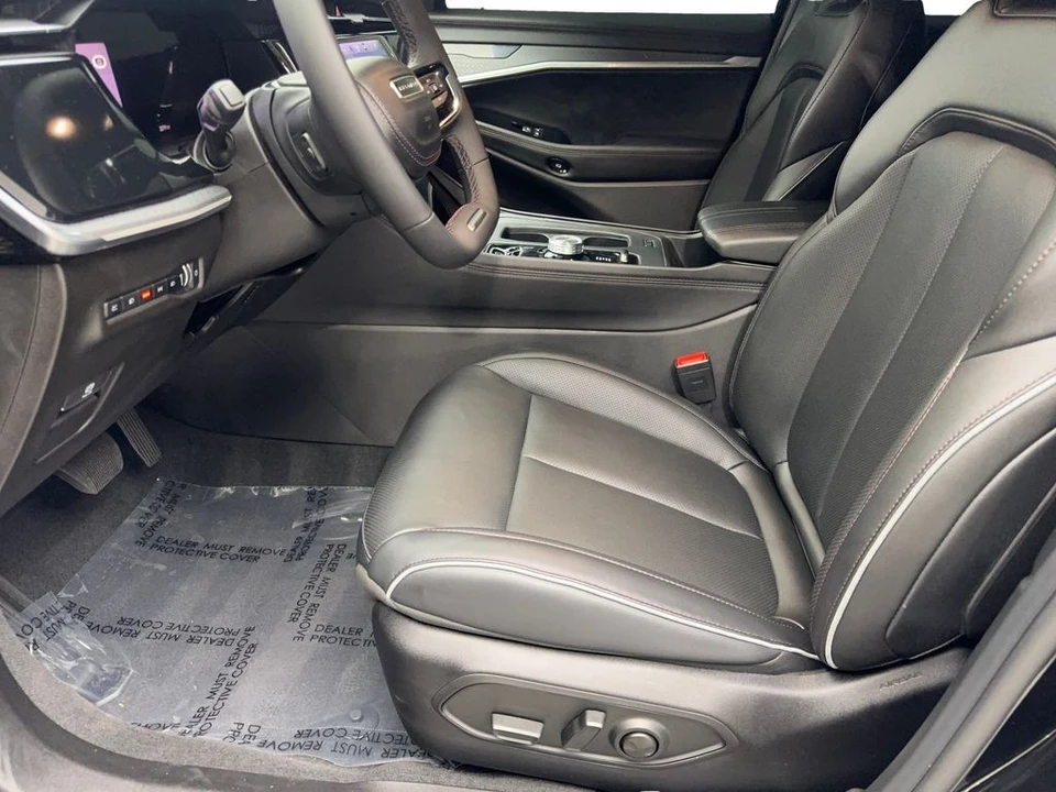 2025 Jeep Wagoneer S - Image 28 of 31