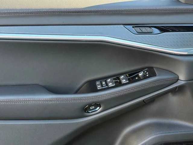 2025 Jeep Wagoneer S - Image 10 of 12
