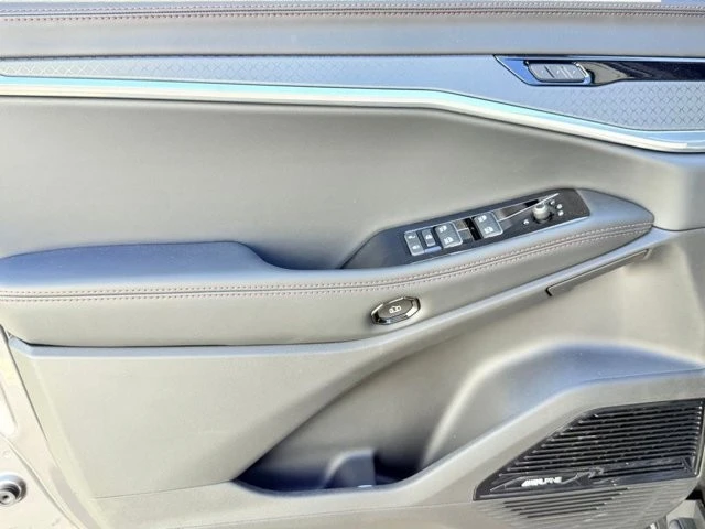 2025 Jeep Wagoneer S - Image 11 of 12