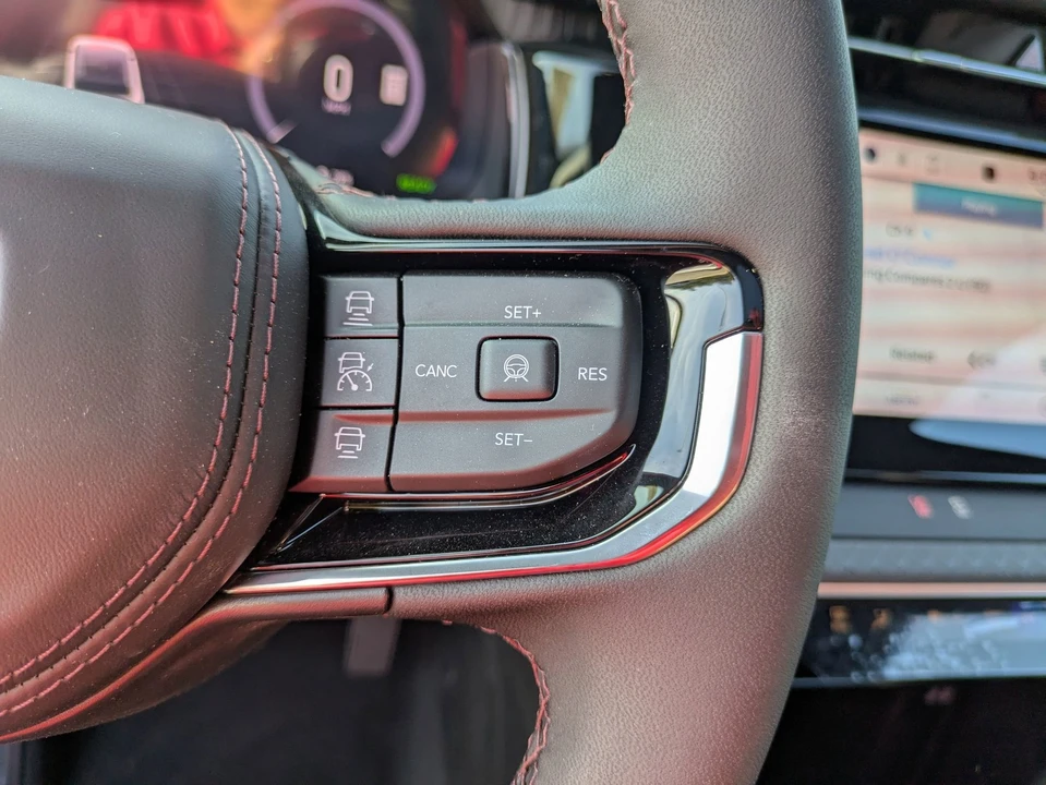 2025 Jeep Wagoneer S - Image 19 of 21